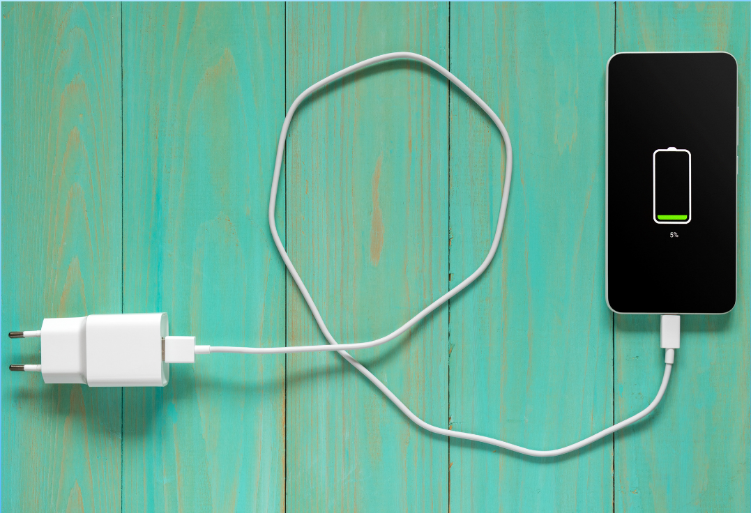3 ragioni per cui non dovresti lasciare il cellulare sotto carica più del dovuto